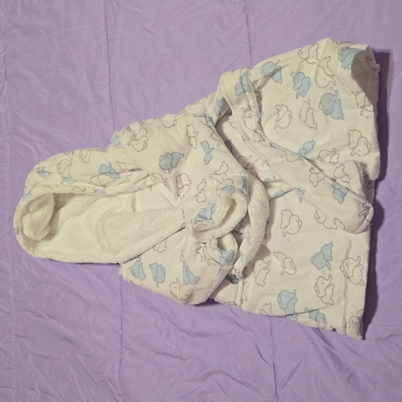 Baby bathrobe 🥰 - Picture 3 of 4